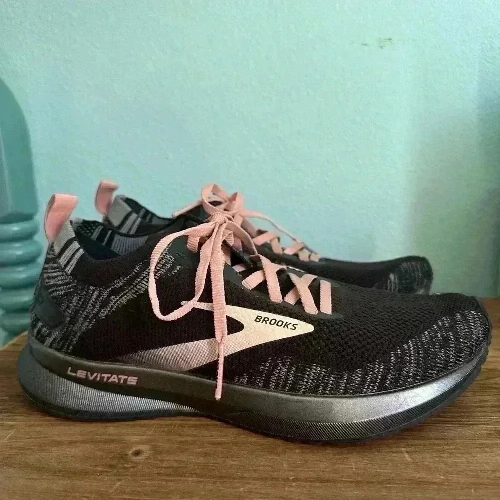 Brooks Levitate 4 Black Charcoal Pink DNA Cloud Running Shoes Women’s Sz. 7 EUC!